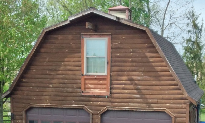 Cochranville Apartamento | Log Cabin studio loft w/yard, firepit, woods, and stream! Many nearby ammenities