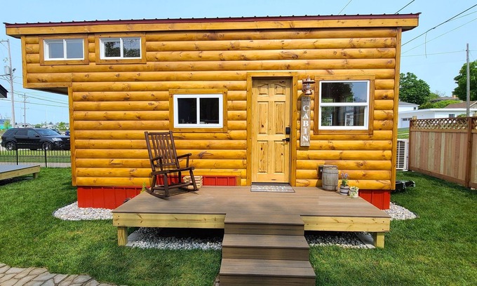 Lakeside Apartamento | Log Cabin - Tiny Digs Lakeshore