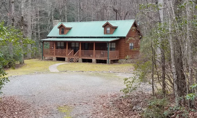 Cedar Mountain Cabina | Cabaña de madera, estanque de truchas en 17 acres, cerca del bosque estatal Dupont, muy privado