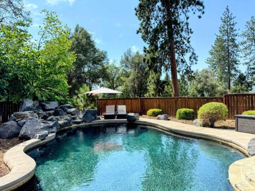 Coarsegold Casa | Log Cabin w/pool, spa, game room, sleeps 20