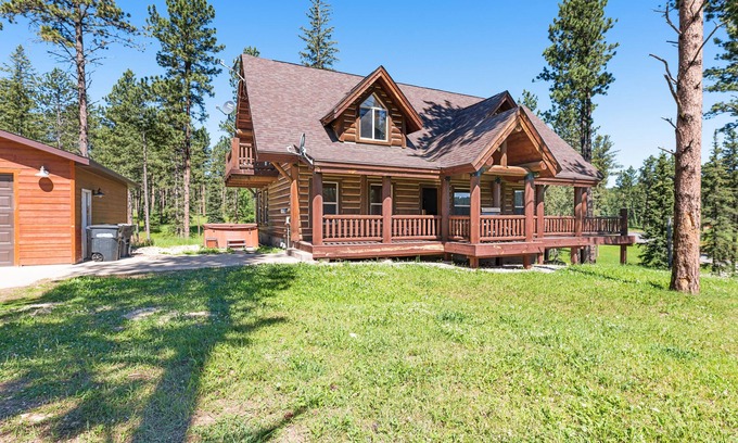 Lead Casa | Log cabin with private hot tub, fireplaces, decks & game room - near golf course