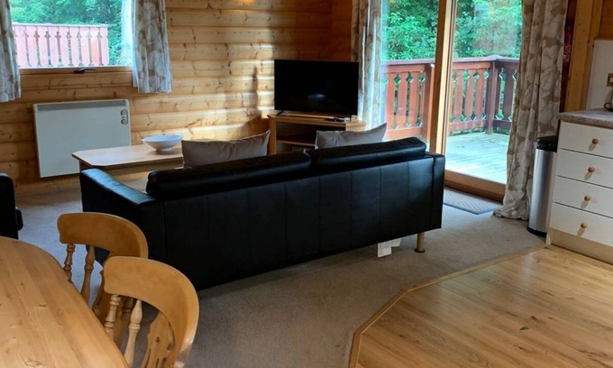 Louth Cabina | Log cabin with veranda, nestled in Kenwick Park, Louth