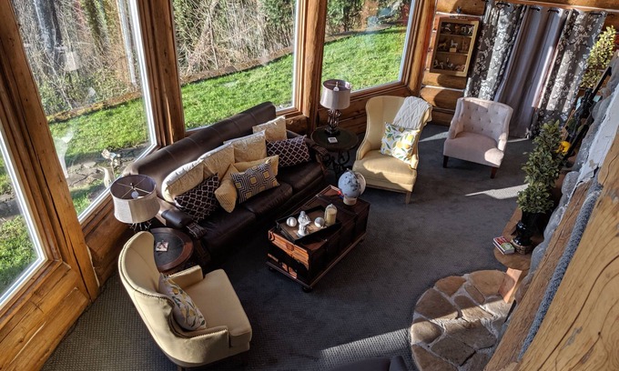 Thurston Casa | Log Home With A View