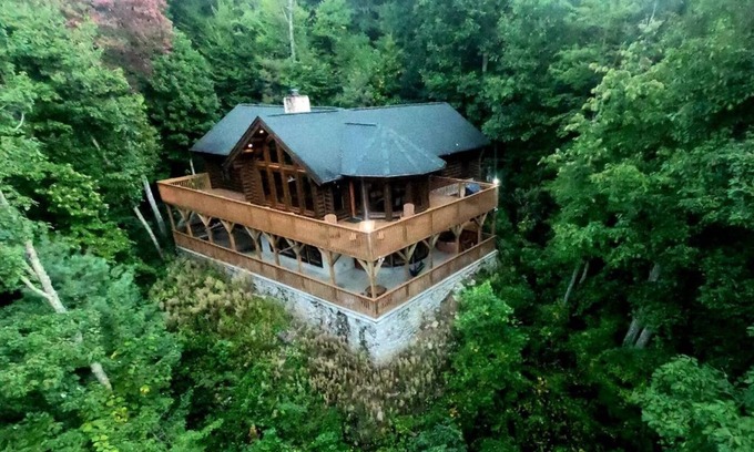 Maggie Valley Casa | Inicio de sesión con vistas a la montaña MUY PRIVADO! Sauna de spa y bañera de hidromasaje "The Love Nest"