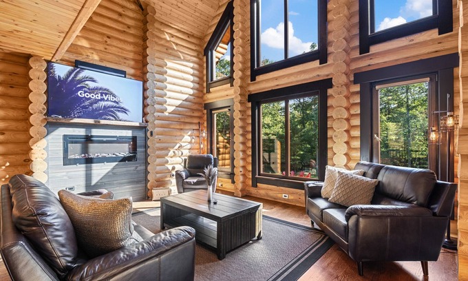 Henryville Chalet De Esquí | LOG HOUSE CHALET, VOLLEYBALL FIELD, SAUNA, HOT TUB