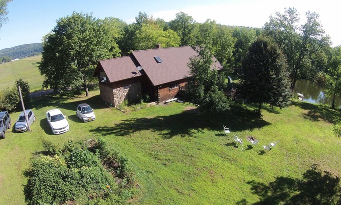 Tunkhannock Casa | Log Cabin-Chateau w / Pond, Natación / Pesca y Canoa