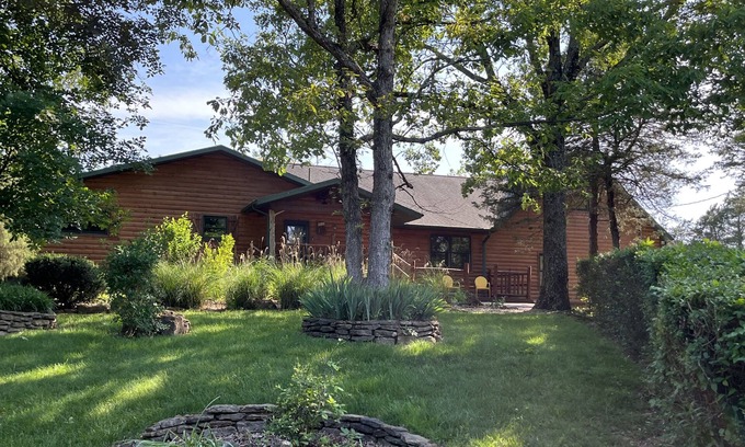 Shell Knob Casa | Log Ranch on 240ft bluff overlooking Table Rock Lake