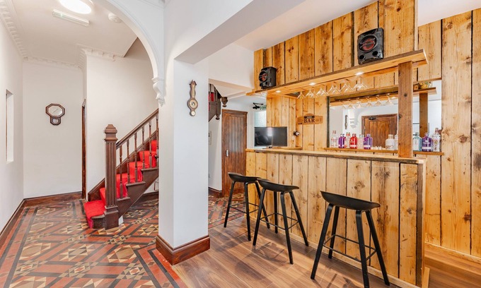 Great Yarmouth Cama Y Desayuno | Logan Lodge: Seaside townhouse for chilled - out large groups