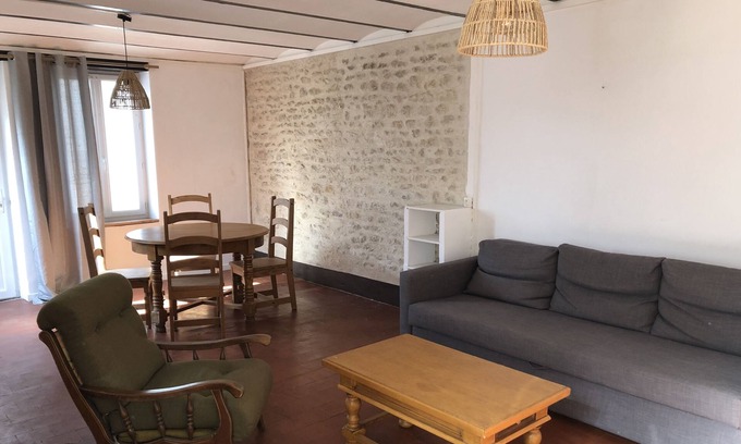 Sermoise-sur-Loire Apartamento | Atypical accommodation with garden near the Loire