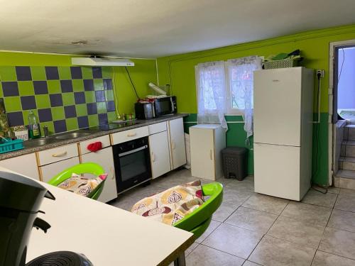 Belle-Eglise Apartamento | Logement entrée indépendant, sous sol éclairé, cuisine, SDB WC, jardin