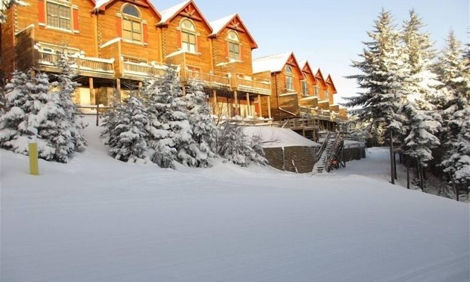 Snowshoe Casa | Best Loggers Run - True Ski-in / Ski-Out Sleeps 15 with pvt hot tub