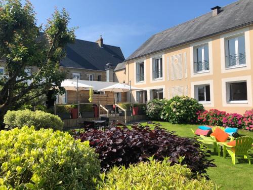 Saint-Quentin-sur-le-Homme Hotel | Logis Hôtel Restaurant Le Gue Du Holme