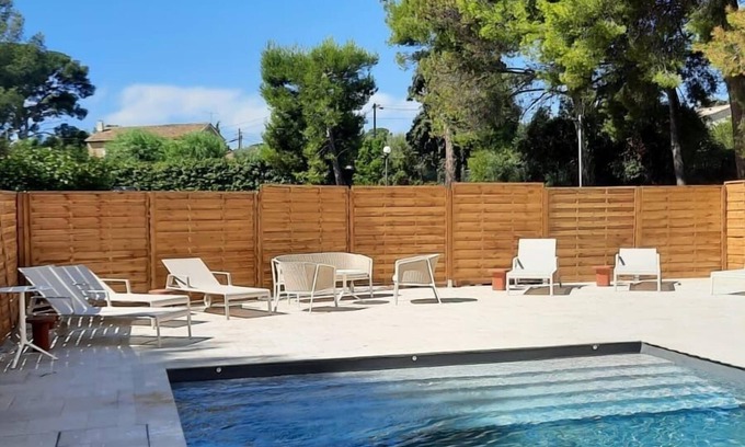 Saint-Cyr-sur-Mer Hotel | Logis Hôtel de Port d'Alon