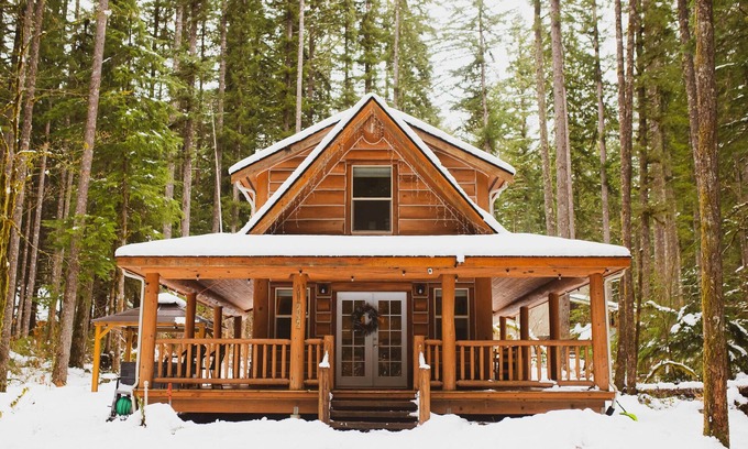 Warnick Cabina | Logshire at Mt.Baker EVCharger & HotTub