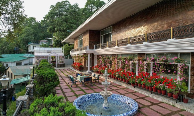 The Mall Road Villa | Lohonostays Soni Estate