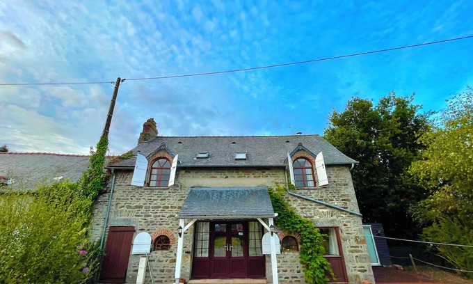Sainte-Marie-du-Bois Casa | Loire Lodge - Rustic Barn Conversion