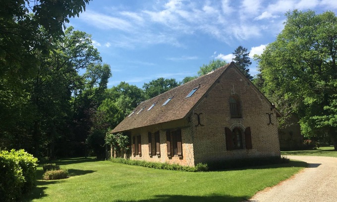 Chaumont-sur-Tharonne Cabaña | Loire Valley Charming Cottage 10 min from Federal Equestrian Park