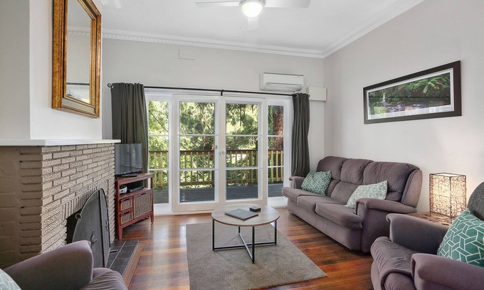Warburton Cabaña | Lola's cottage in the heart of Warburton with views of the Yarra River