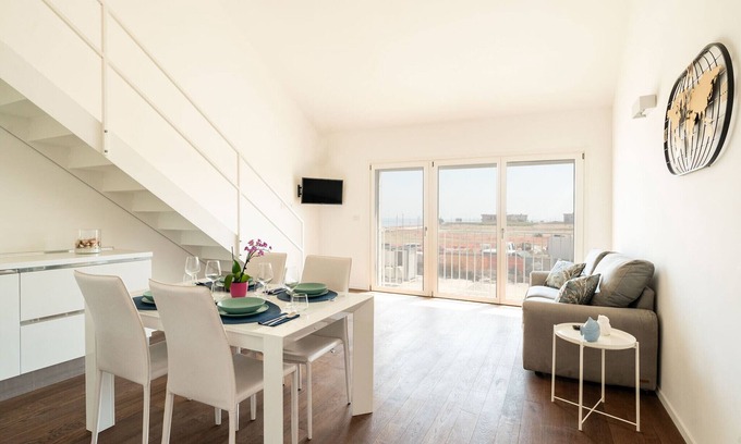 Municipio 1 Apartamento | Lolita's Beachfront Loft by Wonderful Italy