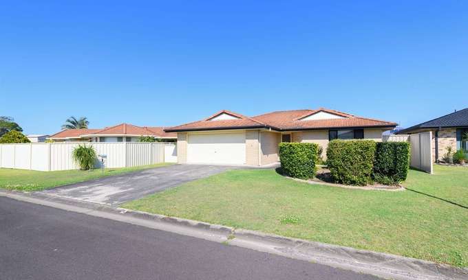 Evans Head Casa | Lomandra: 4 BR, 2 BA in Evans Head, Sleeps 8