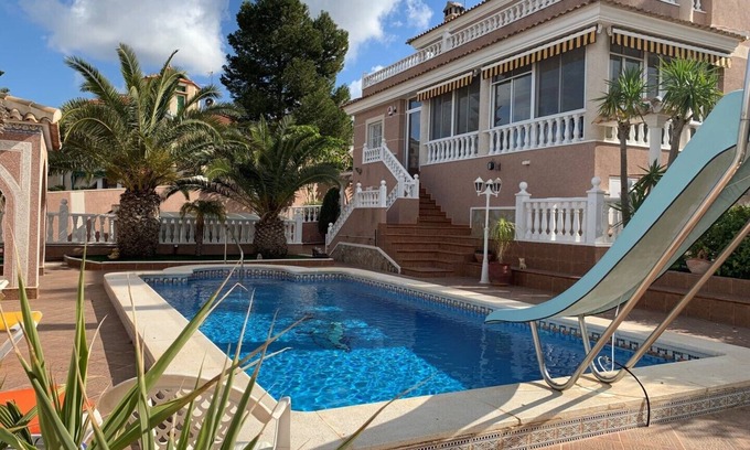 Almoradi Villa | Lomas de la Juliana Algorfa Alicante (sur) Lujo 4 camas, 3 baños, piscina privada, barbacoa