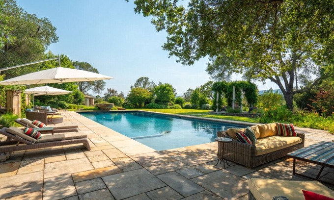 Sonoma Casa | Lomita Estate - En-Suite 6 BD, Pool, Spa, Near Plaza