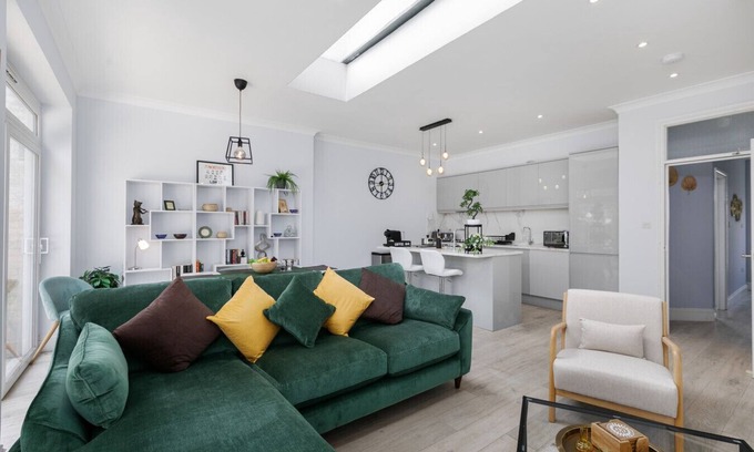 Golders Green Casa | London 5 BR Garden Hse Near Tube & Hampstead Heath