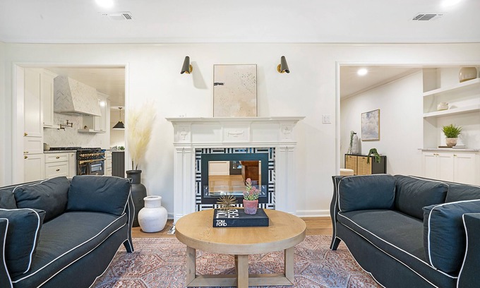 McKinney Casa | London Chic Downtown Manor House