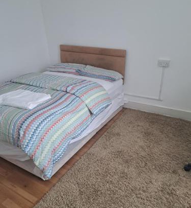 Loxford Casa | London Ilford town house - close to train station
