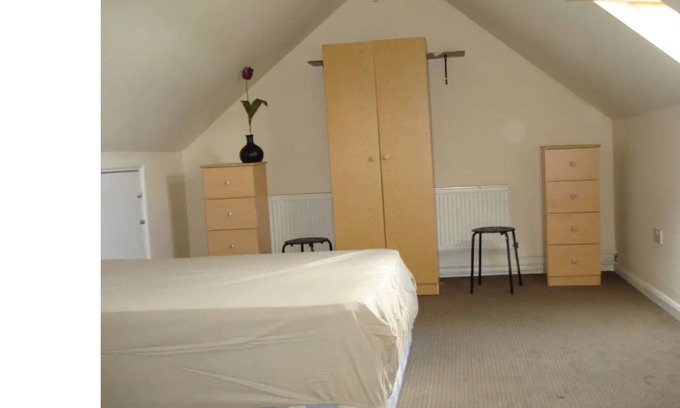 Stratford Cama Y Desayuno | london smart Comfy Double for 4 to accommodate Near metro.
