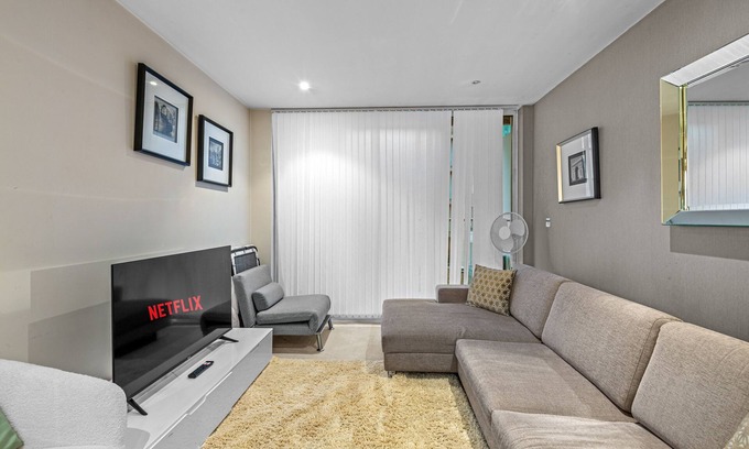 Queenstown Apartamento | Londwell, Chelsea Living, Central Flat with Balcony