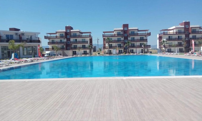 Trikomo Apartamento | Long Beach Royalsun