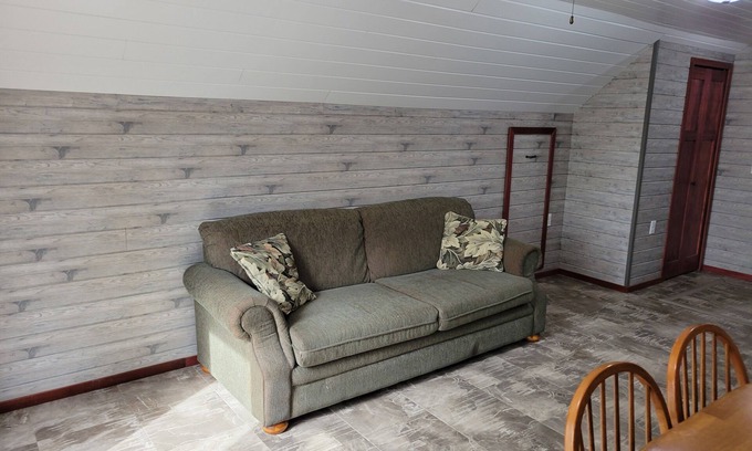 Almelund Casa | Long Lake Retreat-Bunkhouse