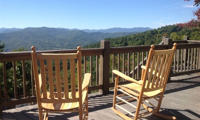 Clyde Casa | Long Range Unobstructed Mountain Views in a Well Appointed Home