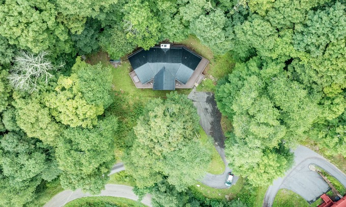 Wolf Laurel Cabina | Long Range Views from Beautiful Modern Cabin