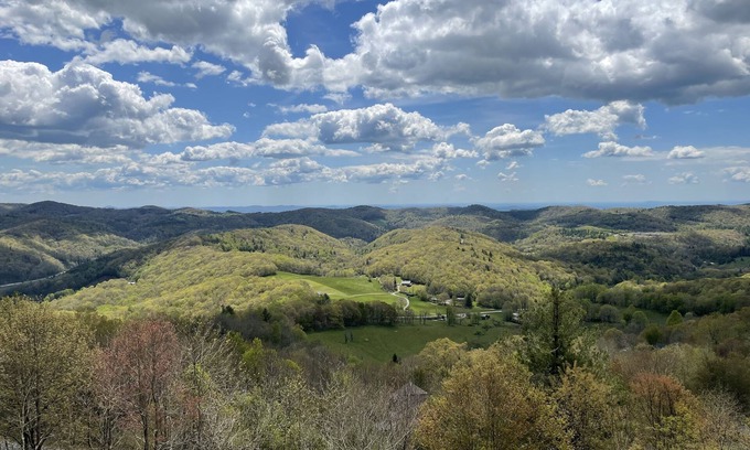 Blowing Rock Casa | Long Range Views with Excellent Location!
