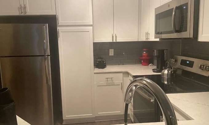 Old Fourth Ward Casa | LONG STAYS WELCOME! COZY APARTMENT WITH FREE PARKING AND WINE 😎