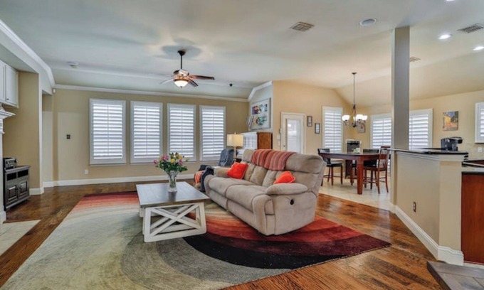 Keller Casa | Long term Comfort & Convenience!