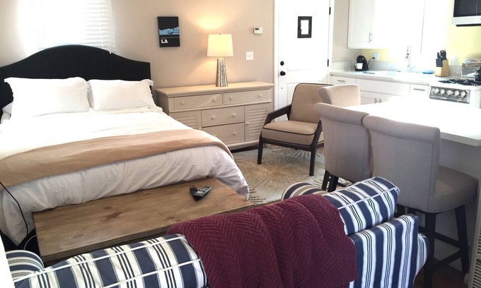Pacific - Edison Apartamento | Cerca de todo! - Modern Studio Apt w / Deck privado y estacionamiento gratuito