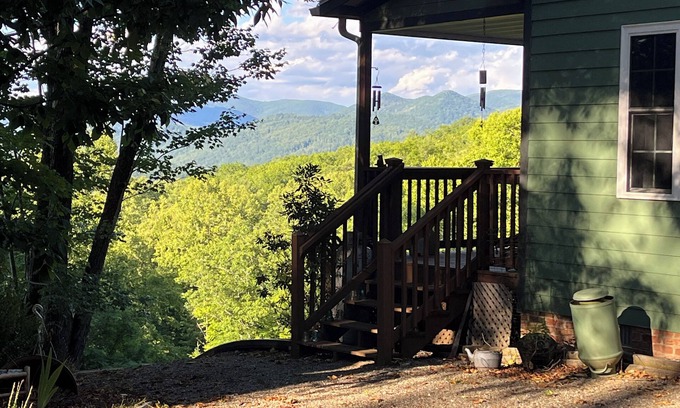 Spottswood Casa | Long-term rental: Beautiful Mountain View Amherst VA, off Blue Ridge Parkway!