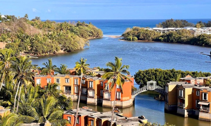 Port Chambly Apartamento | Long term, Riverfront apartment - Port Chambly, pool and Spa