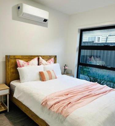 Preston Apartamento | Long-Term Stays-2BR Townhouse on Bell Street, Preston, Central & Near Tram, pets welcome