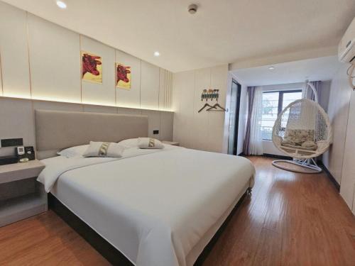Huaihai Road Commercial Area Hotel | Longchen Hotel