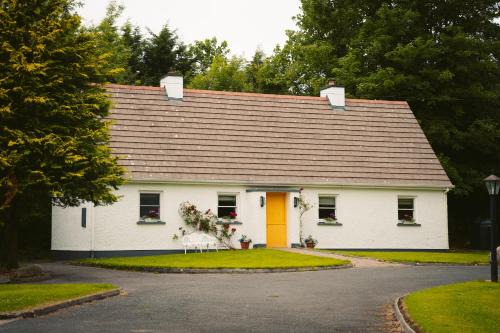 Ennybegs Casa | Longford Holiday Yellow Star Self-Catering Cottage