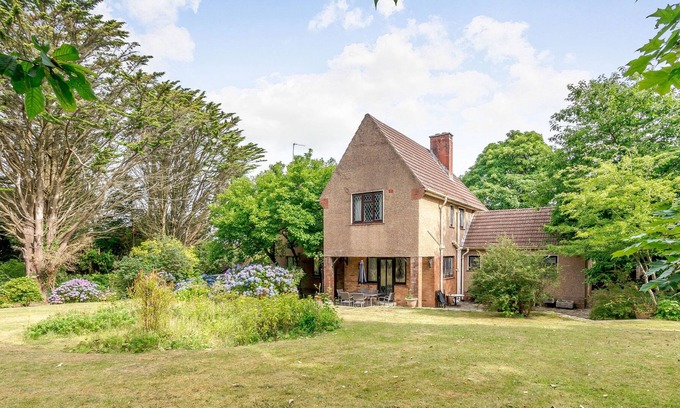 Haverfordwest Cabaña | LONGSDON, pet friendly, with open fire in Haverfordwest
