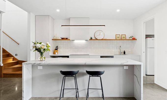 Point Lonsdale Casa | Lonnie - Elevate Your Escape: Luxury Living Steps from the Shore!