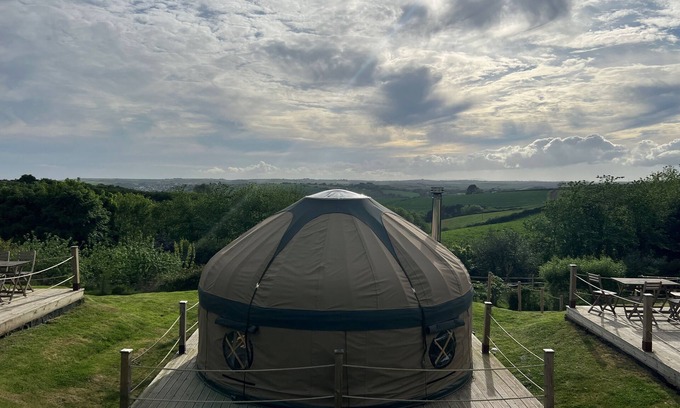 Looe Alquiler De RV | Looe Yurts