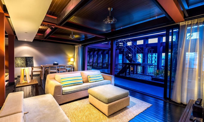 Si Yaek Maha Nak Casa | LoogChoob Homestay