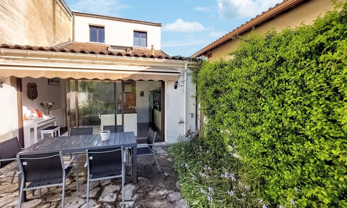 Le Bouscat Casa | Look forward to a wonderful break in this cozy vacation home.
