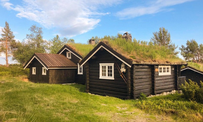Sel Casa | Look forward to a wonderful time out in the rustic vacation home with sauna.